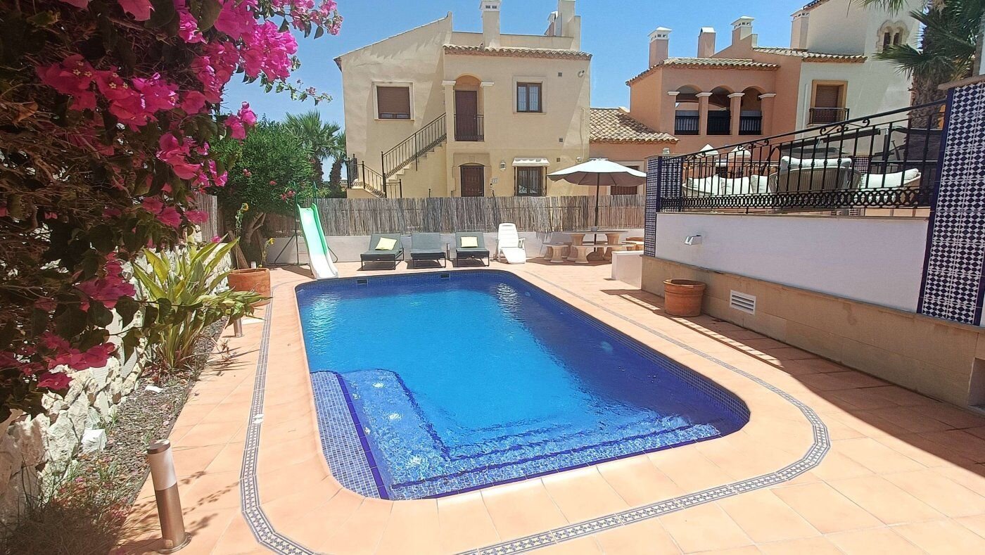 Villa de 3 Dormitorios en Comunidad Valenciana, Algorfa - Image 2