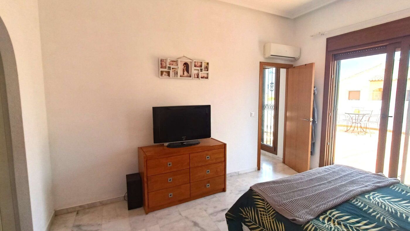 Villa de 3 Dormitorios en Comunidad Valenciana, Algorfa - Image 23