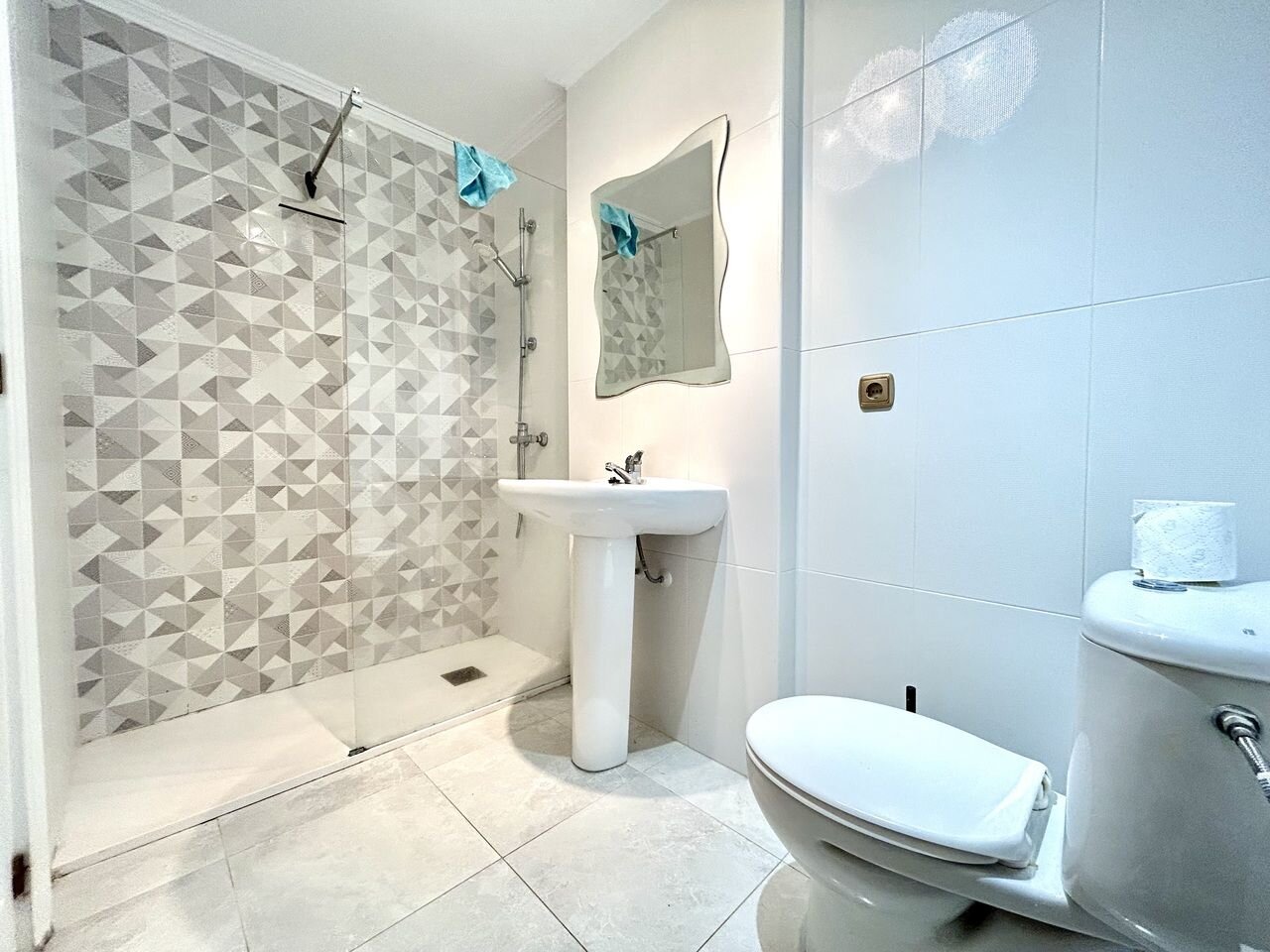 2-Bedroom Penthouse in La Zenia, Orihuela Costa - Image 18