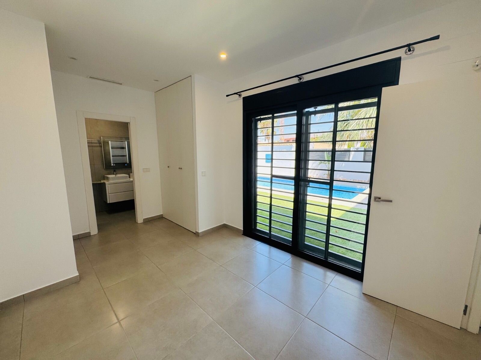 3-Bedroom Villa in San Pedro del Pinatar - Image 17