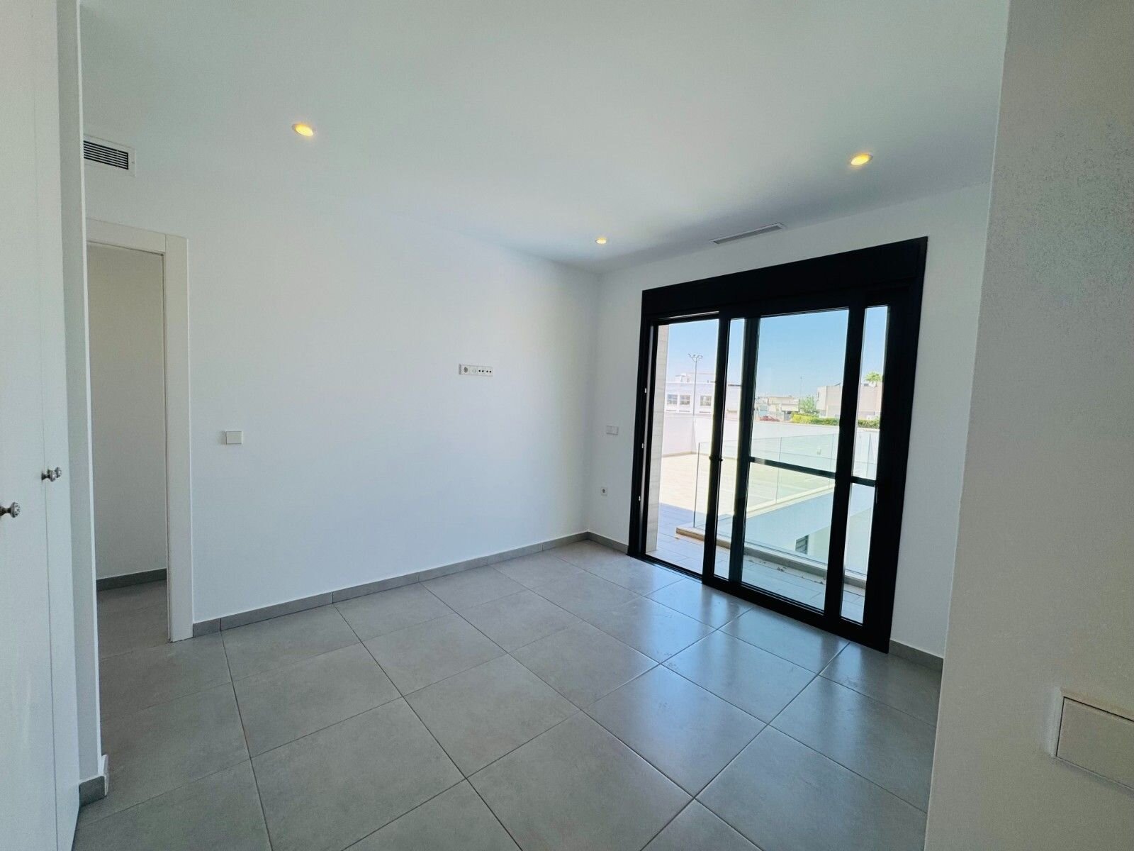 3-Bedroom Villa in San Pedro del Pinatar - Image 25