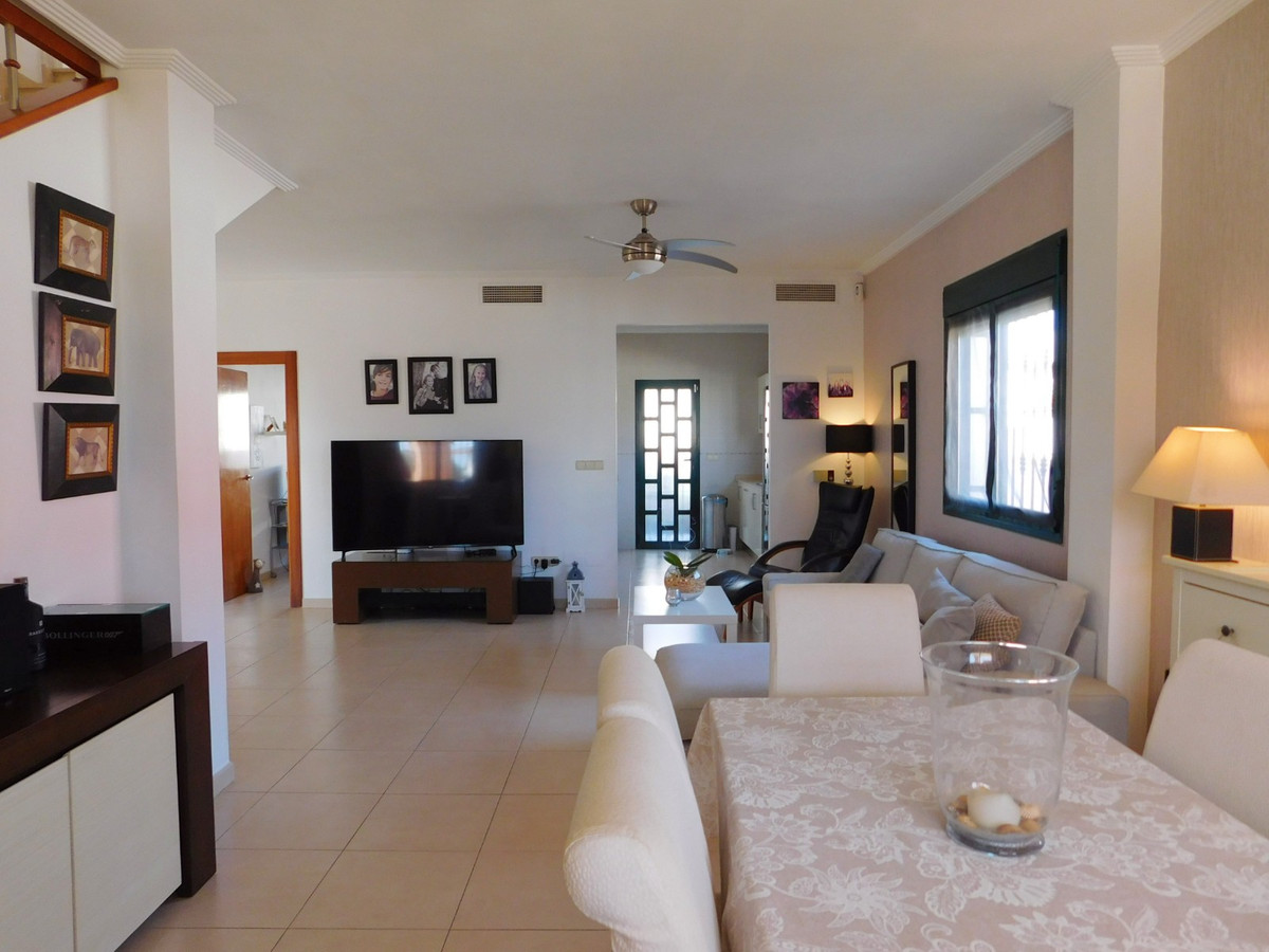 4-Bedroom Detached House in Ciudad Quesada, Rojales | Sun... - Image 10