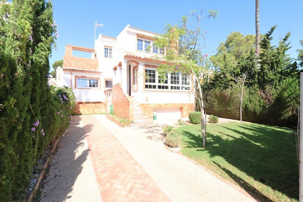 4-Bedroom Detached House in Villamartin, Orihuela Costa |... - Image 1