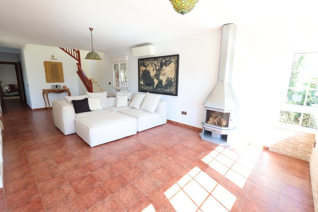 4-Bedroom Detached House in Villamartin, Orihuela Costa |... - Image 2