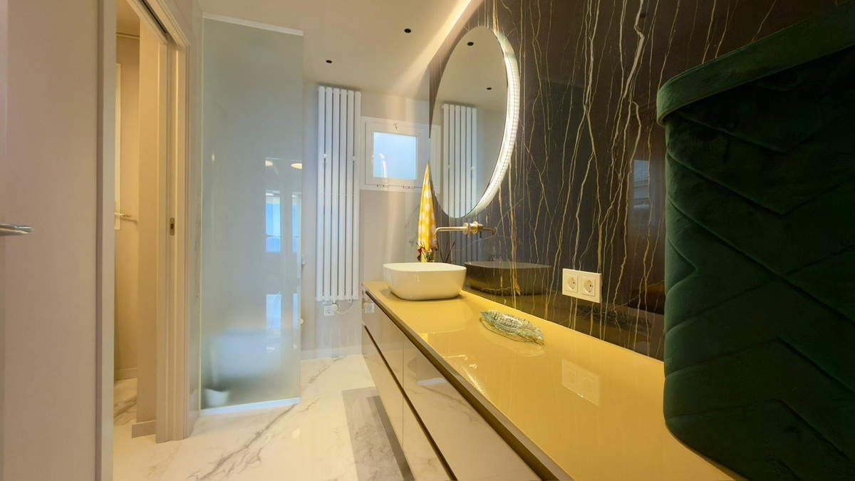 3-Bedroom Middle Floor Apartment in Benidorm | Sunny Cas... - Image 9