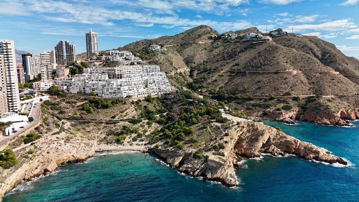 3-Bedroom Middle Floor Apartment in Benidorm | Sunny Cas... - Image 3