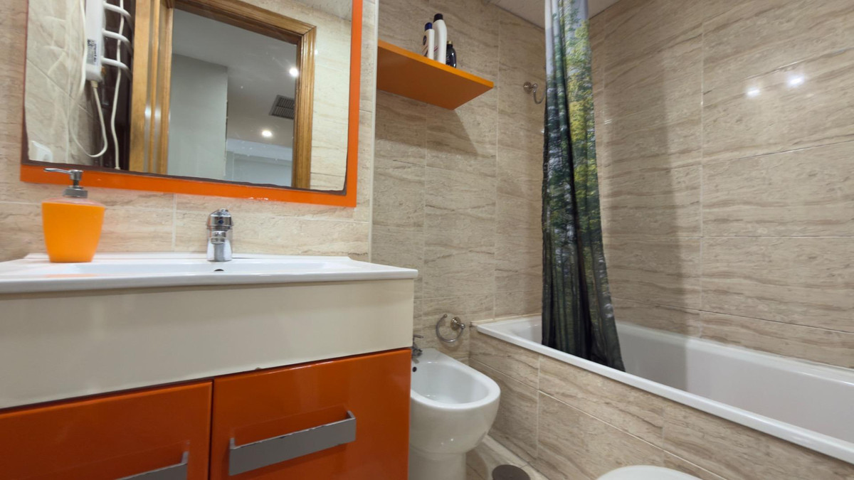 1-Bedroom Middle Floor Apartment in  Villajoyosa | Sunny ... - Image 11