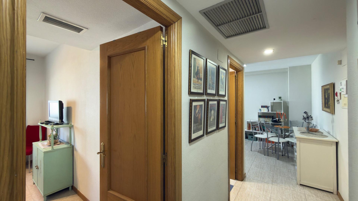 1-Bedroom Middle Floor Apartment in  Villajoyosa | Sunny ... - Image 12