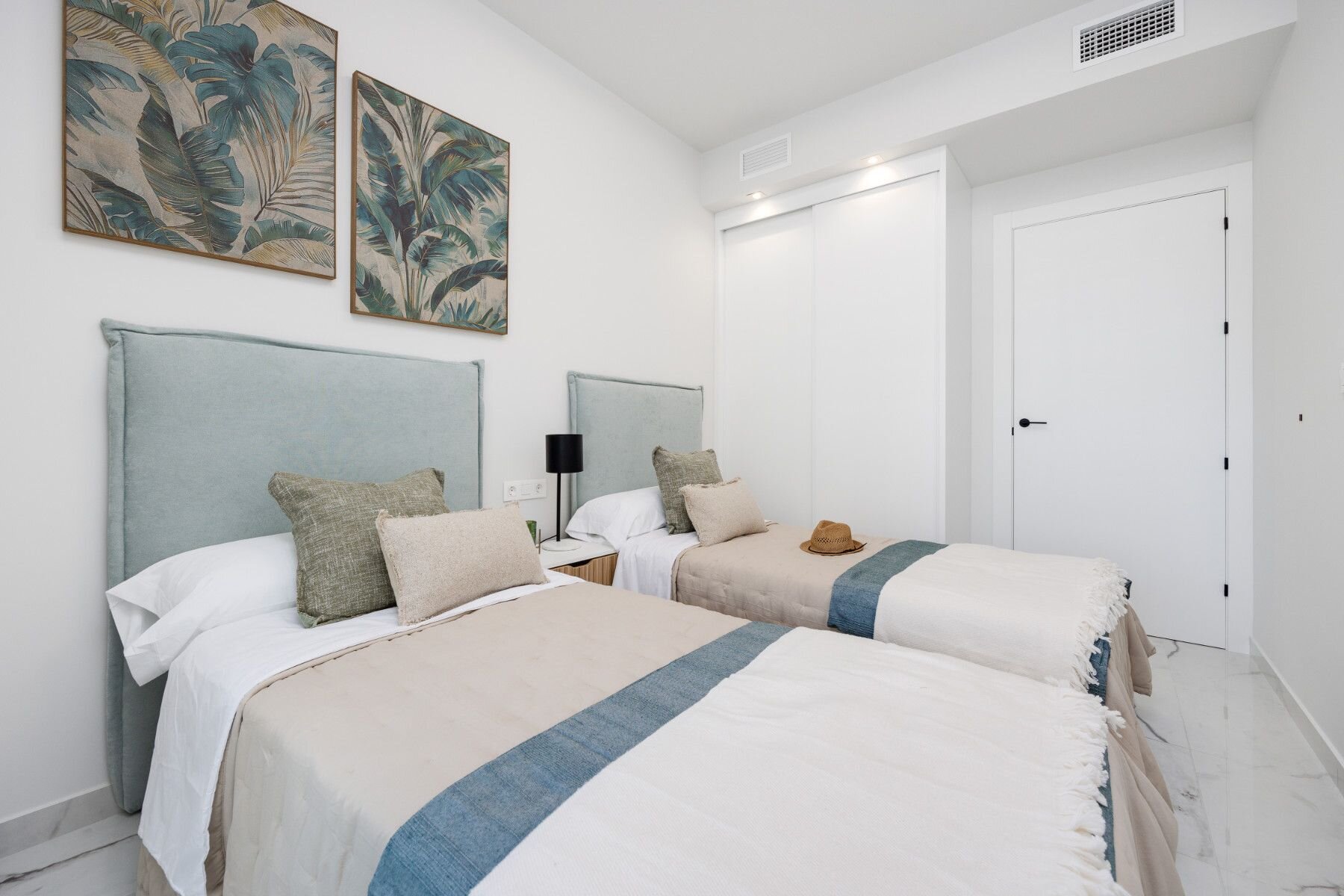 2-Bedroom Apartment in Pueblo, San Miguel de Salinas - Image 13