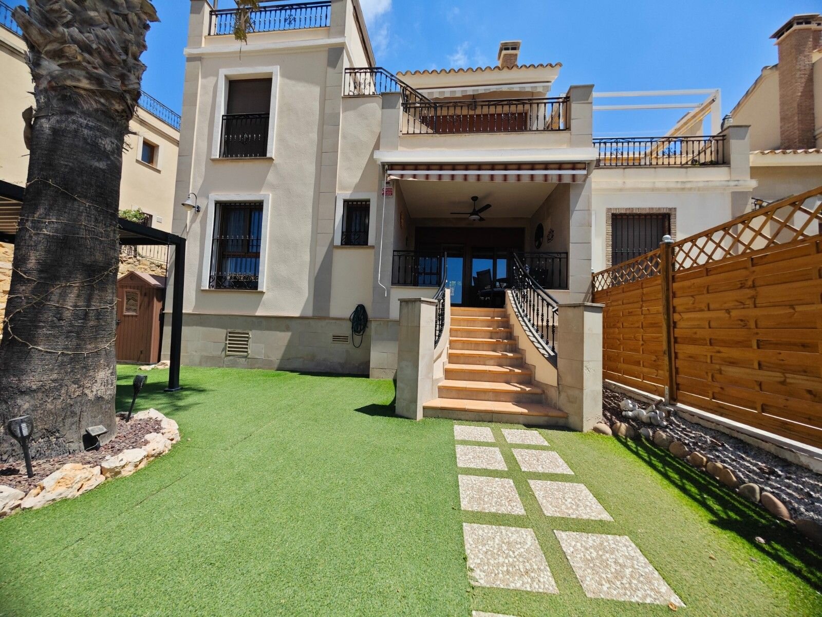 2-Bedroom Apartment in Comunidad Valenciana, Algorfa - Image 2