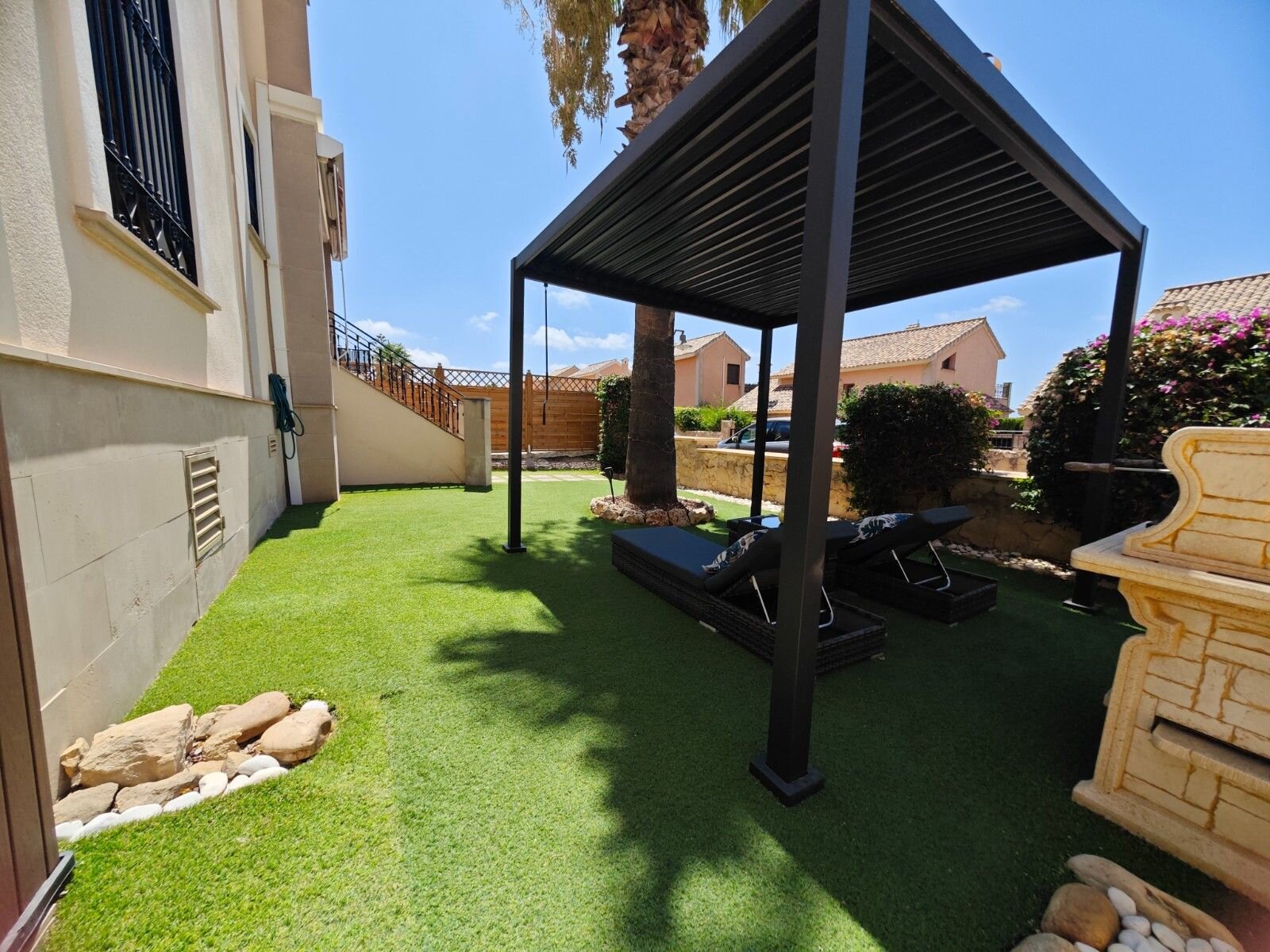 2-Bedroom Apartment in Comunidad Valenciana, Algorfa - Image 3
