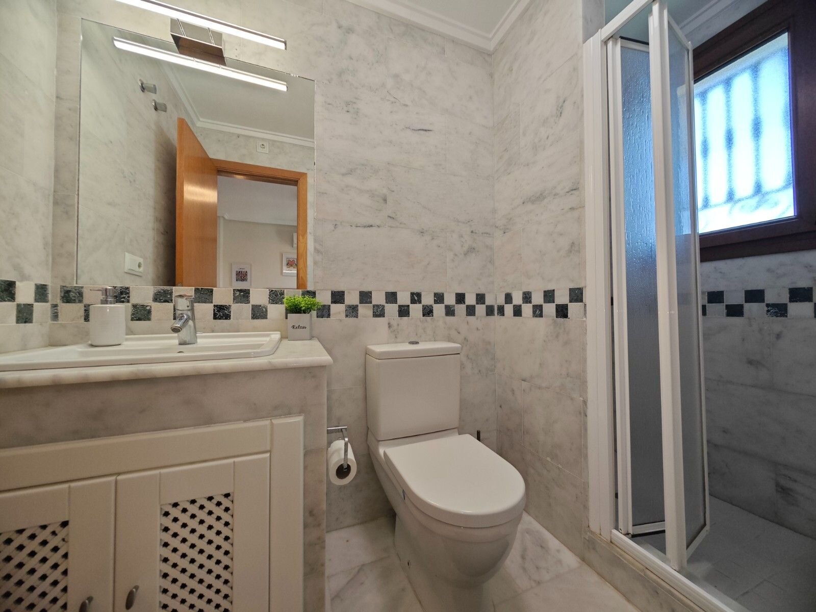 2-Bedroom Apartment in Comunidad Valenciana, Algorfa - Image 32