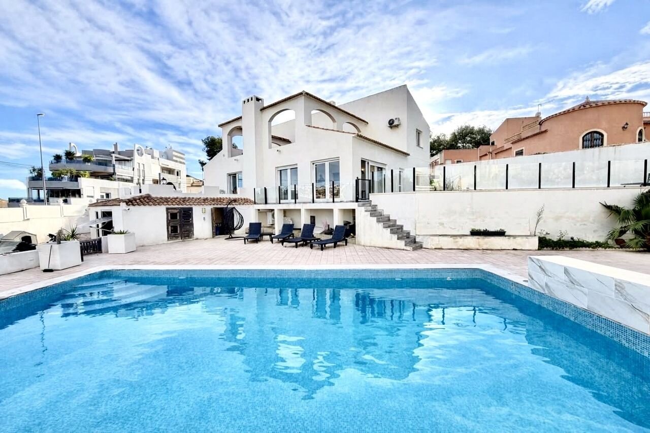 Villa de 6 Chambres à Villamartín-las Filipinas, Orihuela Costa - Image 1