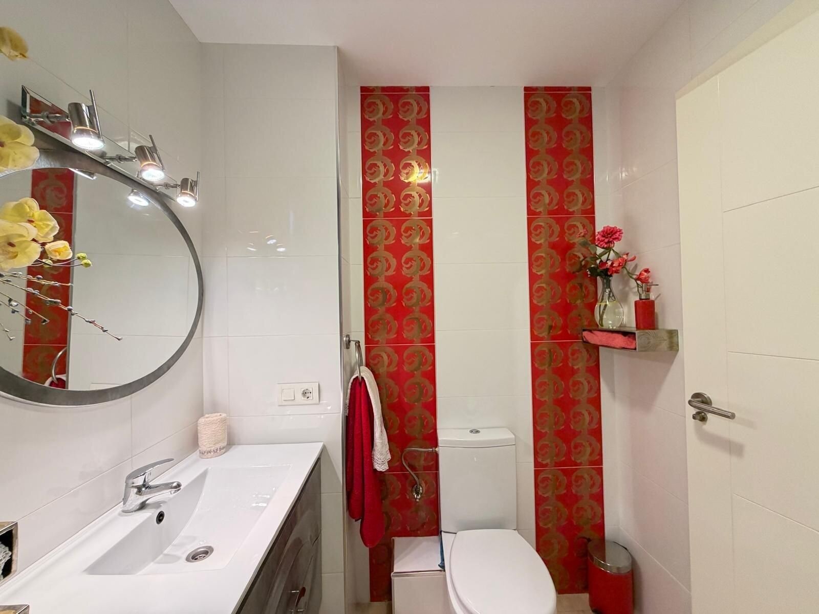 2-Bedroom Apartment in Paseo Maritimo, Torrevieja - Image 10