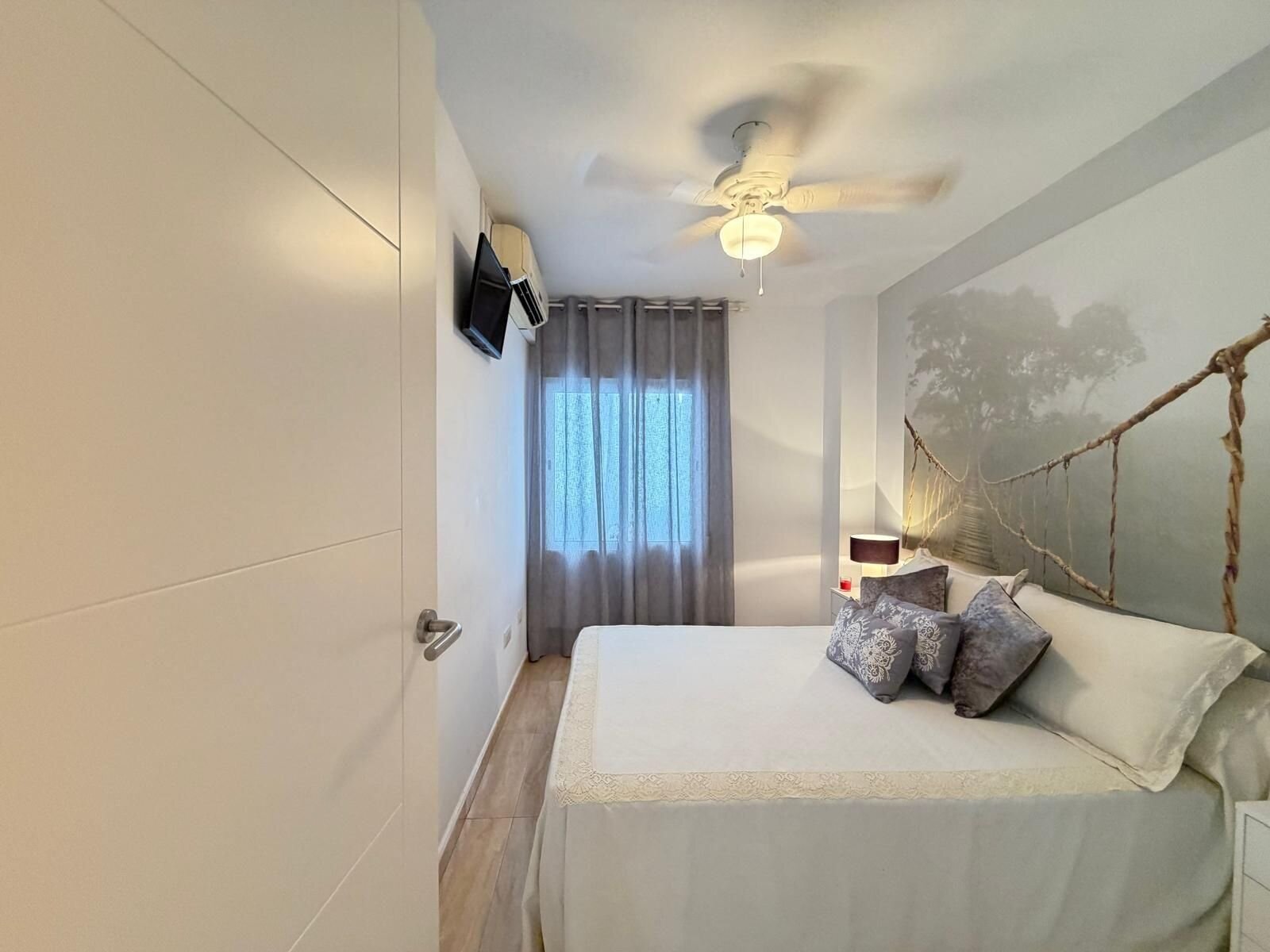2-Bedroom Apartment in Paseo Maritimo, Torrevieja - Image 19
