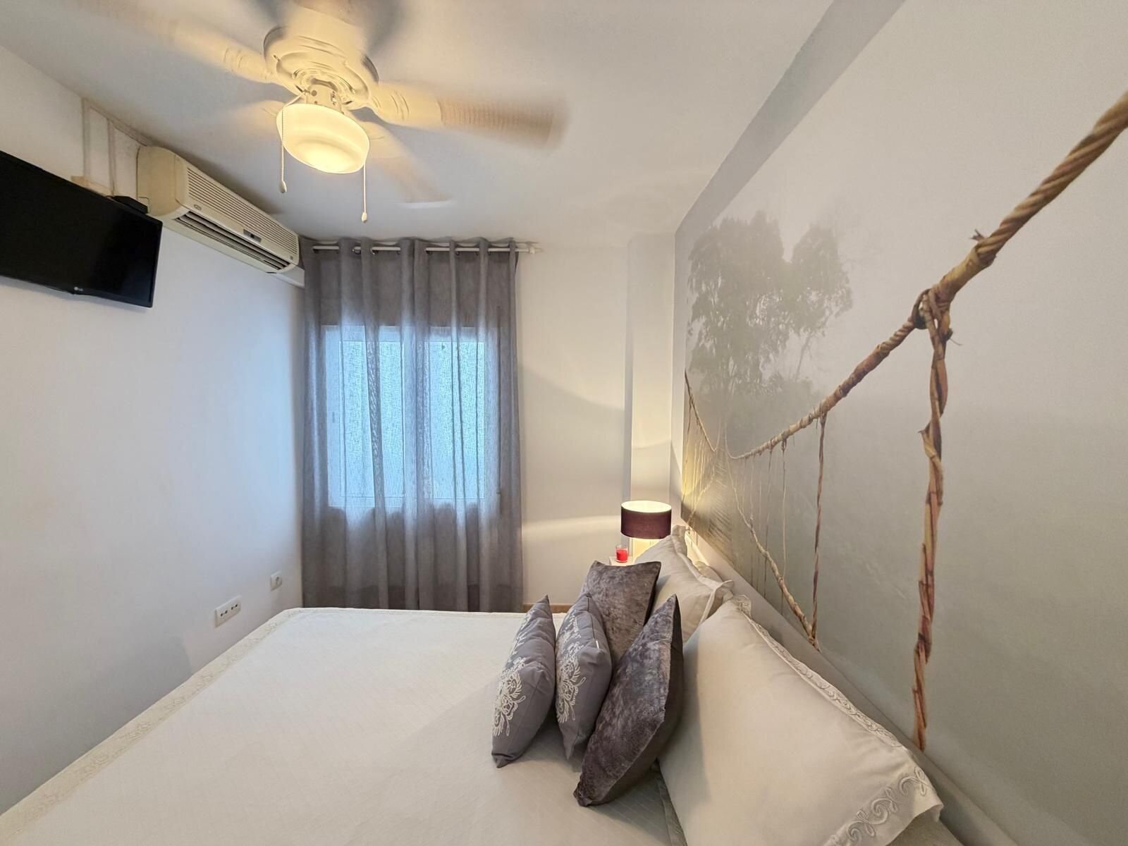 2-Bedroom Apartment in Paseo Maritimo, Torrevieja - Image 21