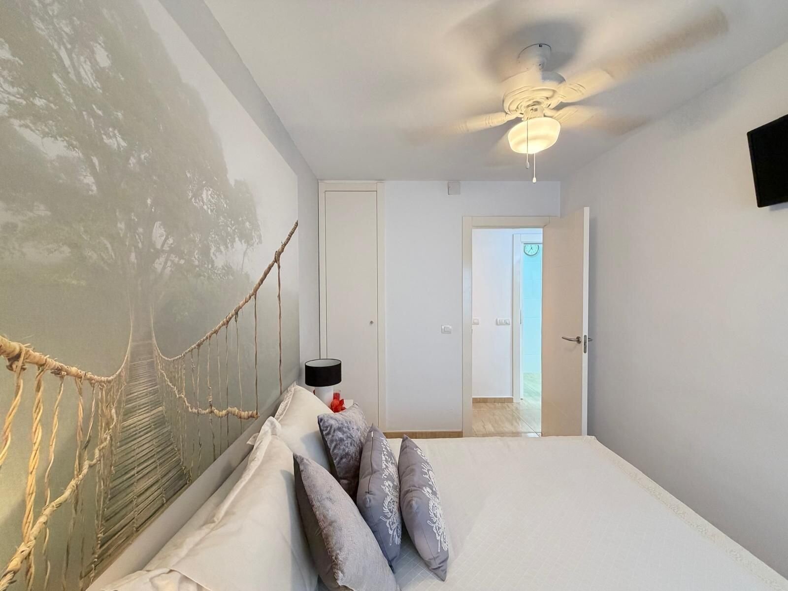 2-Bedroom Apartment in Paseo Maritimo, Torrevieja - Image 24