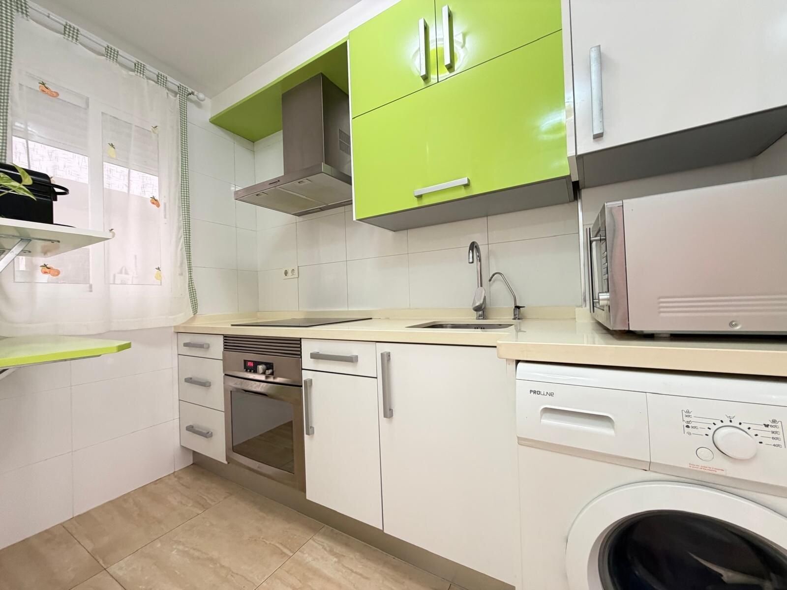 2-Bedroom Apartment in Paseo Maritimo, Torrevieja - Image 29