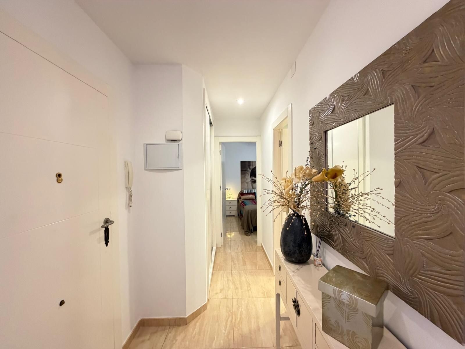 2-Bedroom Apartment in Paseo Maritimo, Torrevieja - Image 3