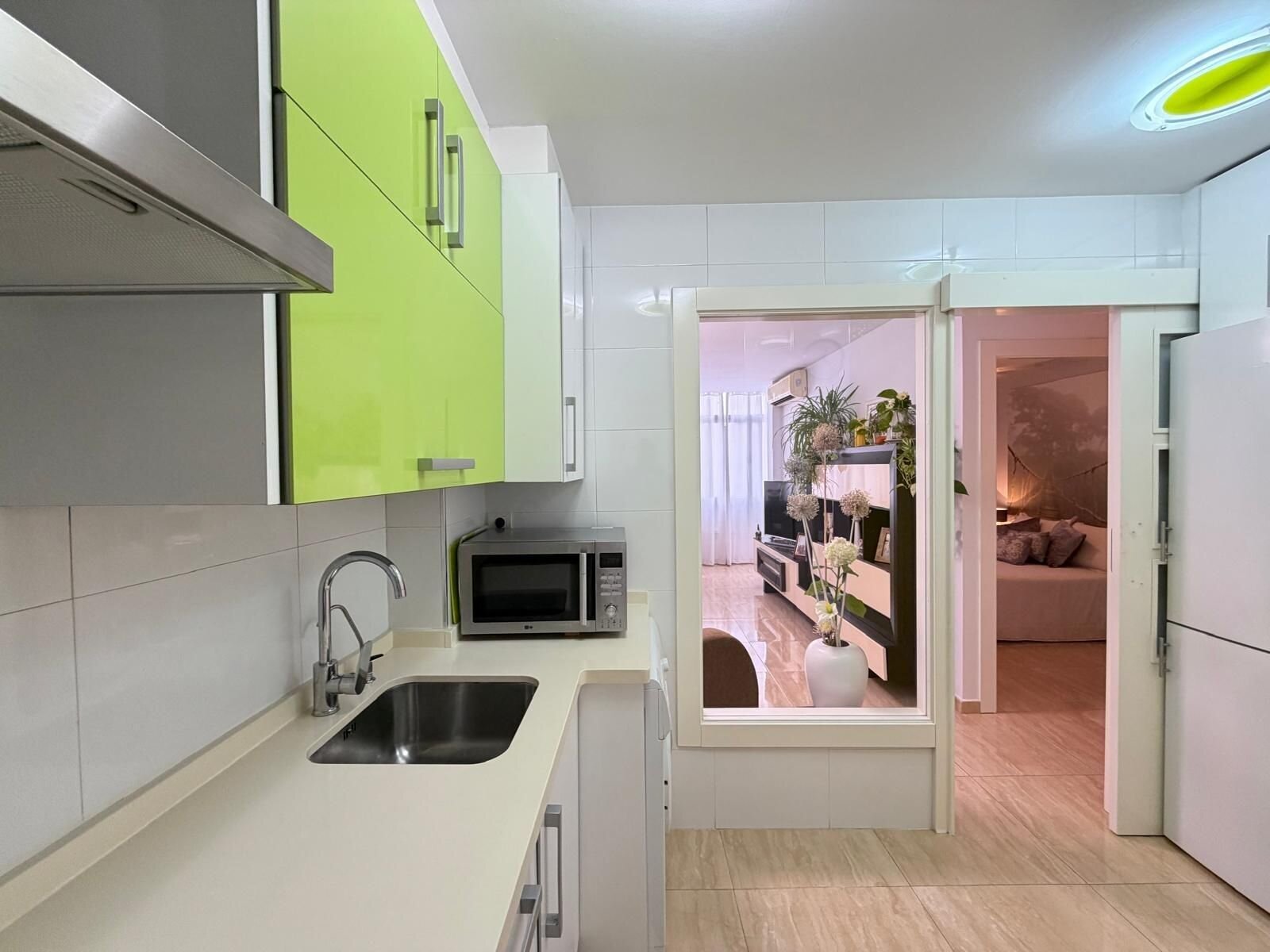 2-Bedroom Apartment in Paseo Maritimo, Torrevieja - Image 31
