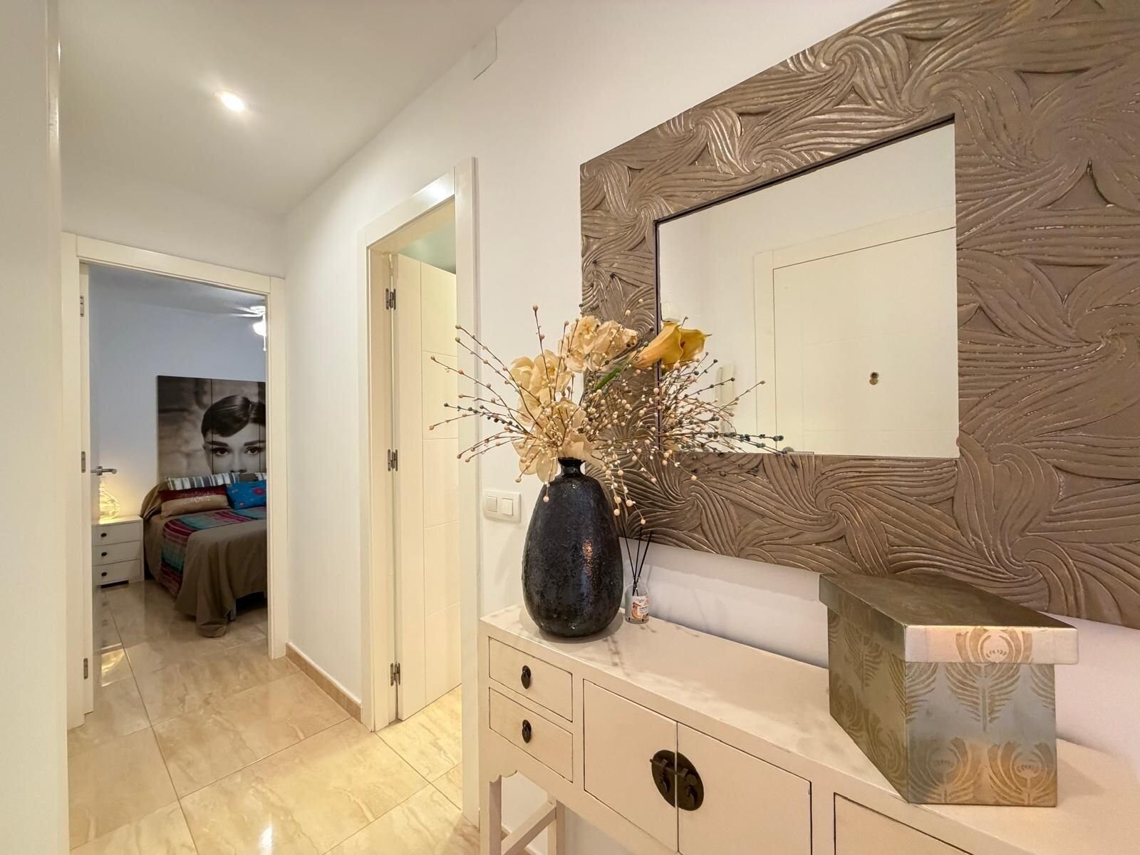 2-Bedroom Apartment in Paseo Maritimo, Torrevieja - Image 5