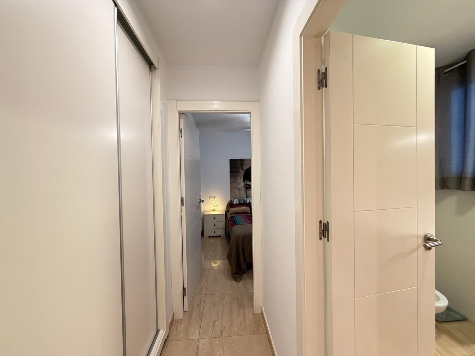 2-Bedroom Apartment in Paseo Maritimo, Torrevieja - Image 6