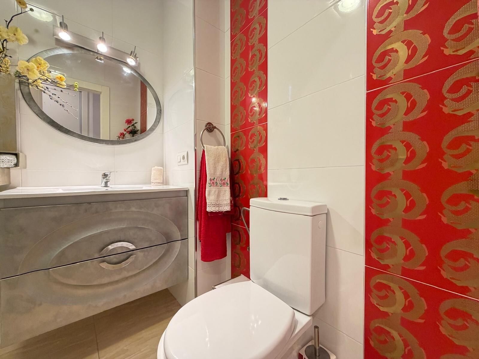 2-Bedroom Apartment in Paseo Maritimo, Torrevieja - Image 8