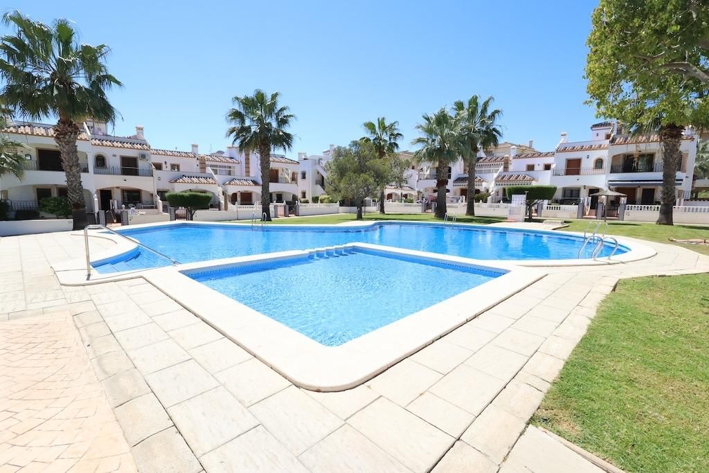 2-Bedroom Apartment in Lomas de Cabo Roig, Orihuela Costa - Image 16