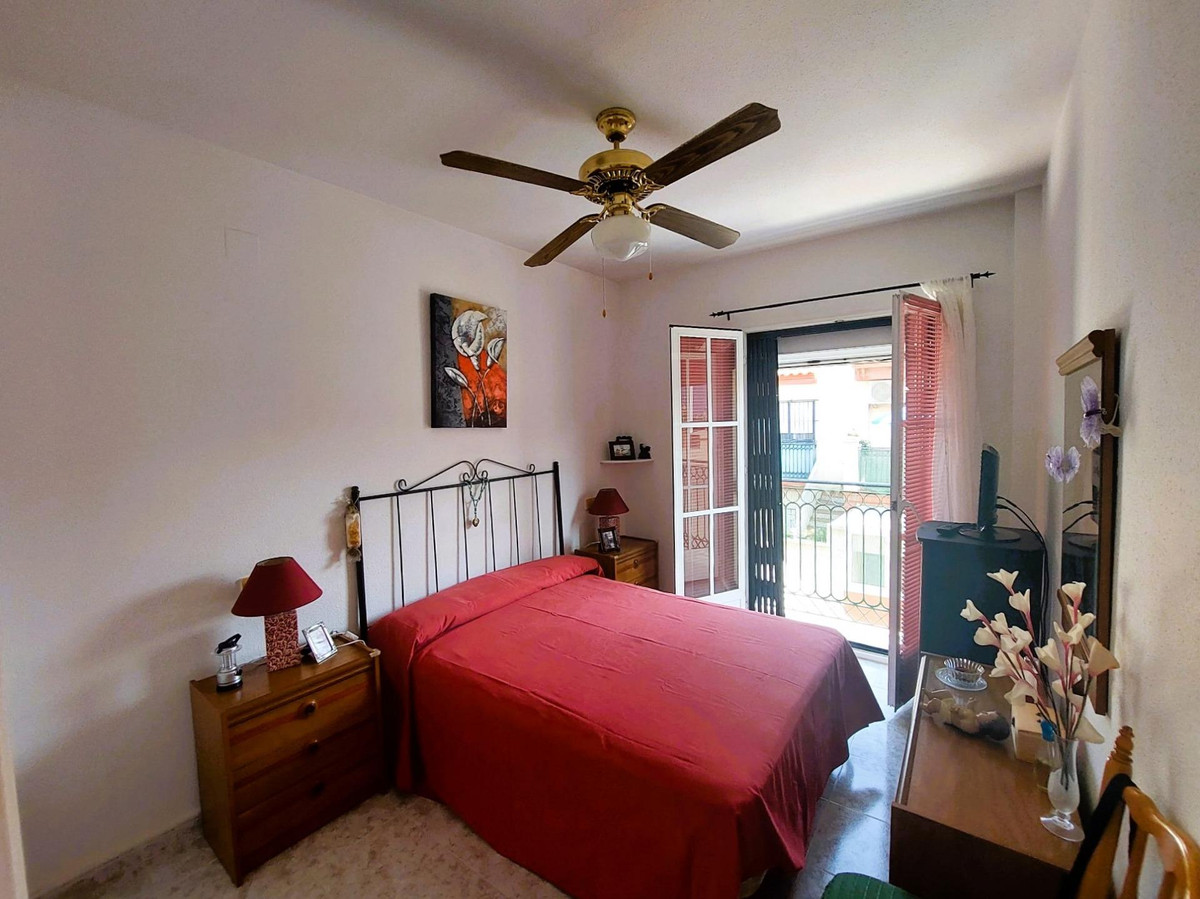 2-Bedroom Bungalow in Playa Flamenca, Orihuela Costa | Su... - Image 11