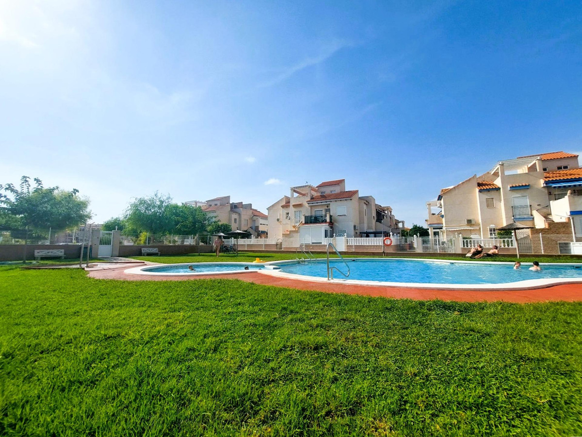 2-Bedroom Bungalow in Playa Flamenca, Orihuela Costa | Su... - Image 21