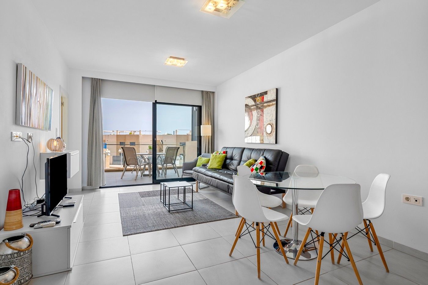 2-Bedroom Apartment in Lomas de Cabo Roig, Orihuela Costa - Image 7