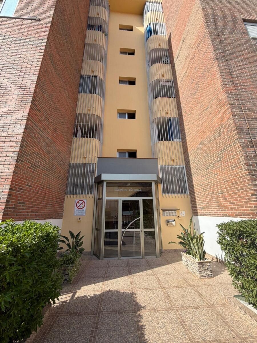 2-Bedroom Apartment in Punta Prima, Torrevieja - Image 3