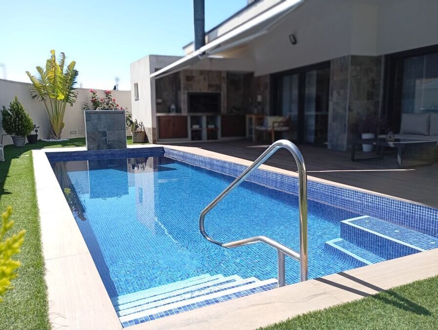 3-Bedroom Villa in Comunidad Valenciana, Almoradi - Image 1
