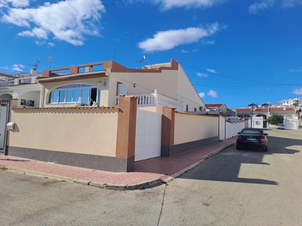 4-Bedroom Villa in Centro de la Ciudad Quesada, Rojales - Image 1