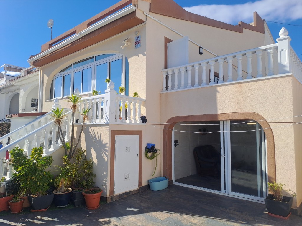 4-Bedroom Villa in Centro de la Ciudad Quesada, Rojales - Image 2