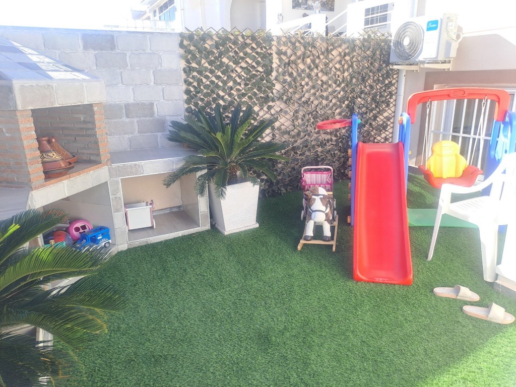 4-Bedroom Villa in Centro de la Ciudad Quesada, Rojales - Image 3