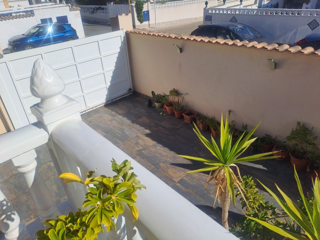 4-Bedroom Villa in Centro de la Ciudad Quesada, Rojales - Image 4