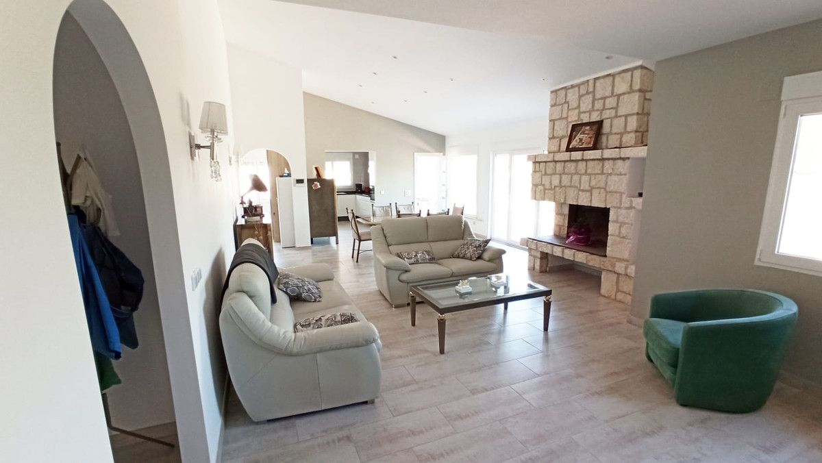 5-Bedroom Detached House in  Calpe | Sunny Casas - Costa ... - Image 19