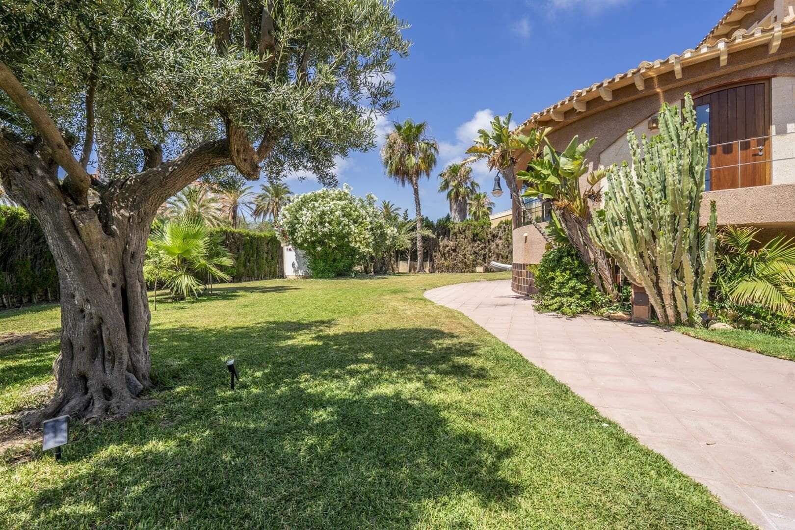 6-Bedroom Villa in La Manga del Mar Menor - Image 37