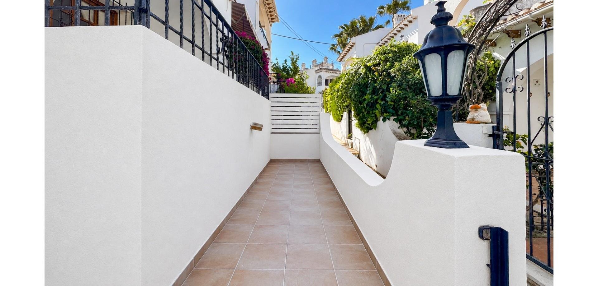 Bungalow z 2 Sypialniami w Torreblanca, Torrevieja - Image 11