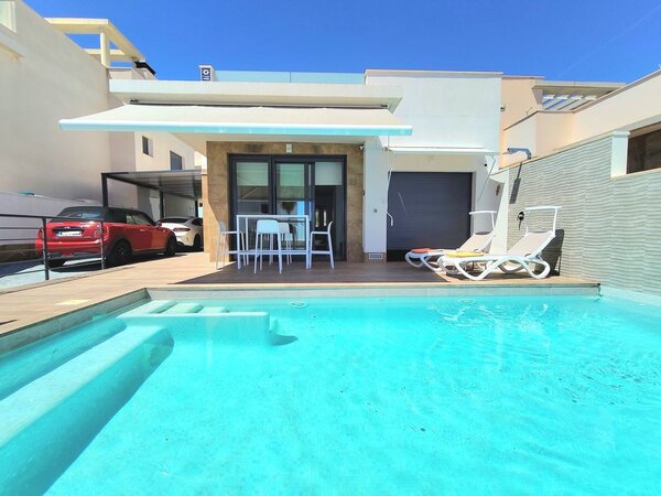 Villa de 3 Dormitorios en Pueblo 9, San Miguel de Salinas
