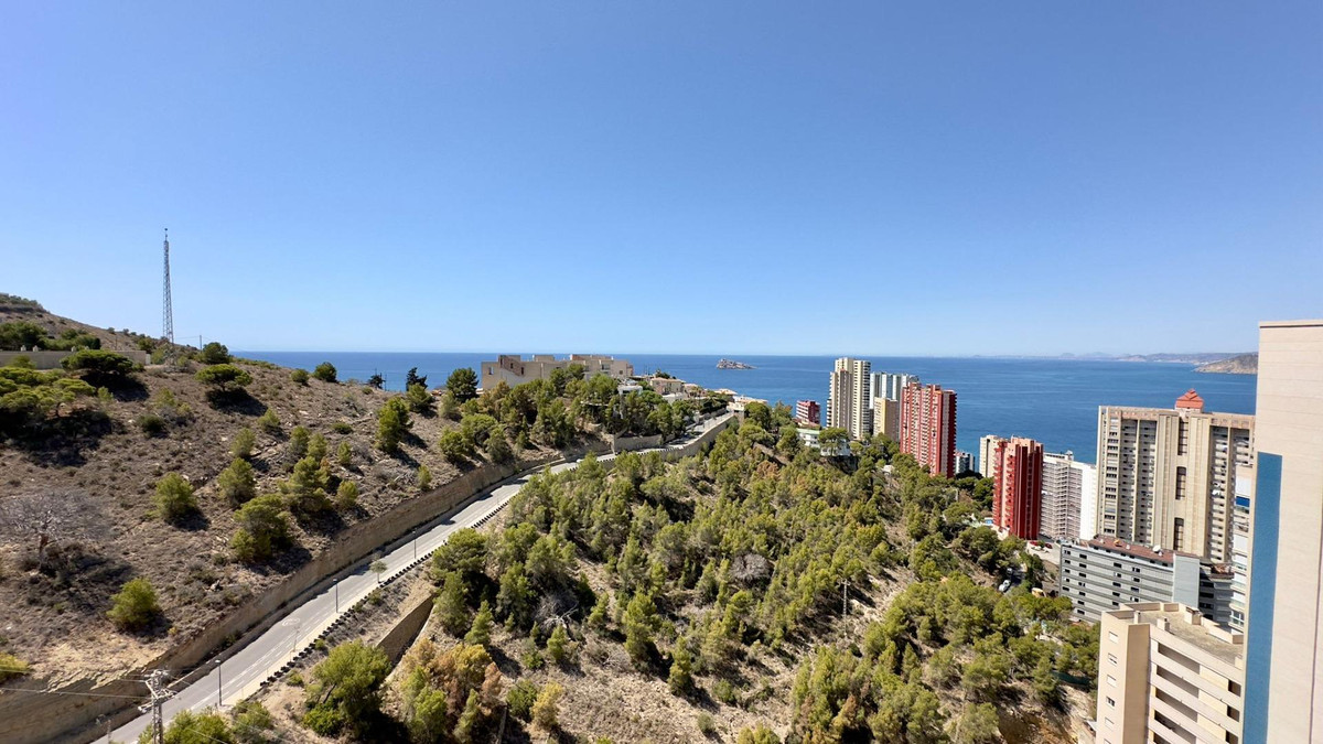 2-Bedroom Middle Floor Apartment in Benidorm | Sunny Cas... - Image 10