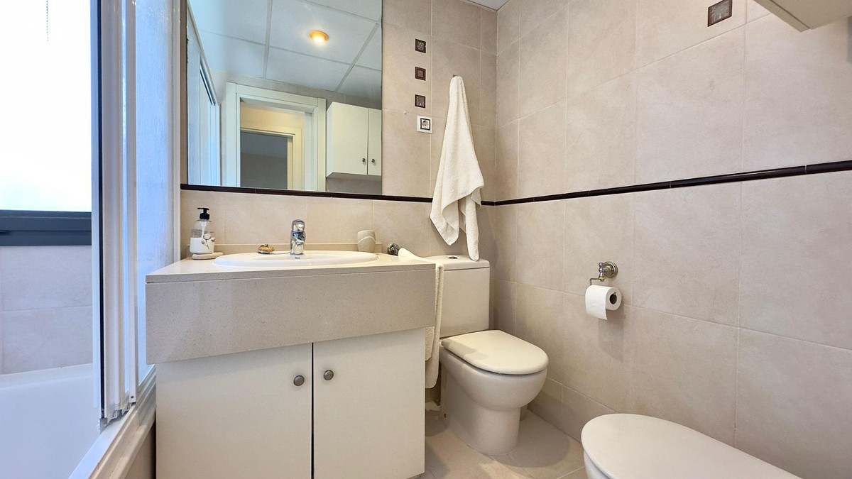 2-Bedroom Middle Floor Apartment in Benidorm | Sunny Cas... - Image 14