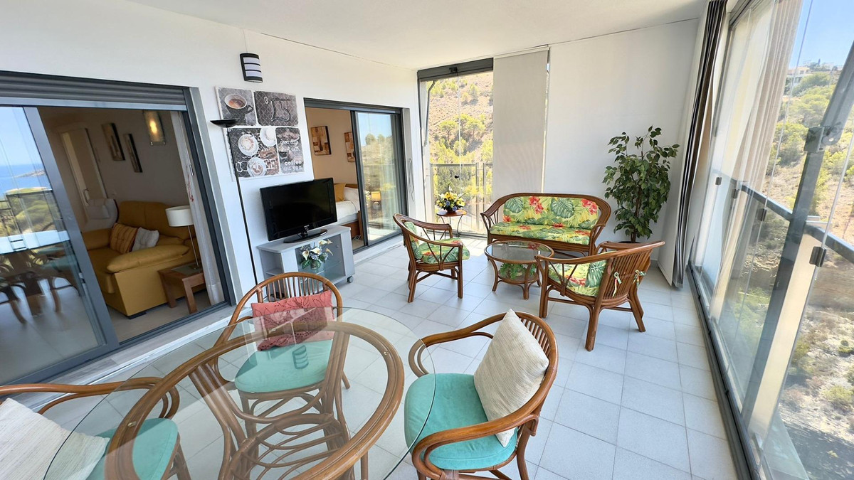 2-Bedroom Middle Floor Apartment in Benidorm | Sunny Cas... - Image 16