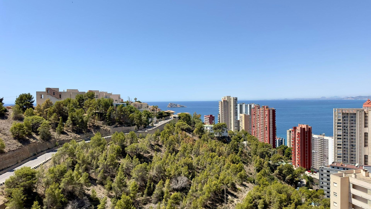 2-Bedroom Middle Floor Apartment in Benidorm | Sunny Cas... - Image 17