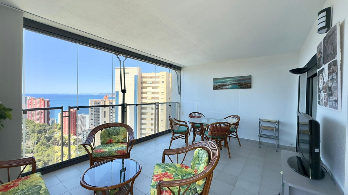 2-Bedroom Middle Floor Apartment in Benidorm | Sunny Cas... - Image 2