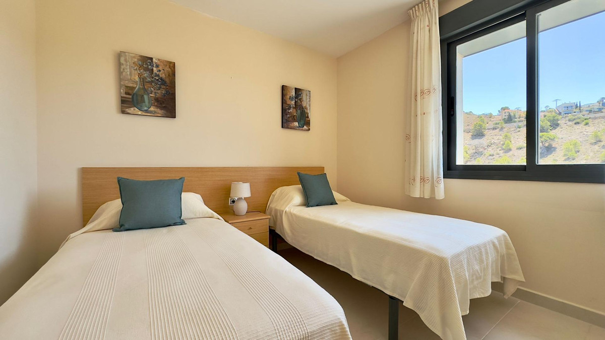 2-Bedroom Middle Floor Apartment in Benidorm | Sunny Cas... - Image 21