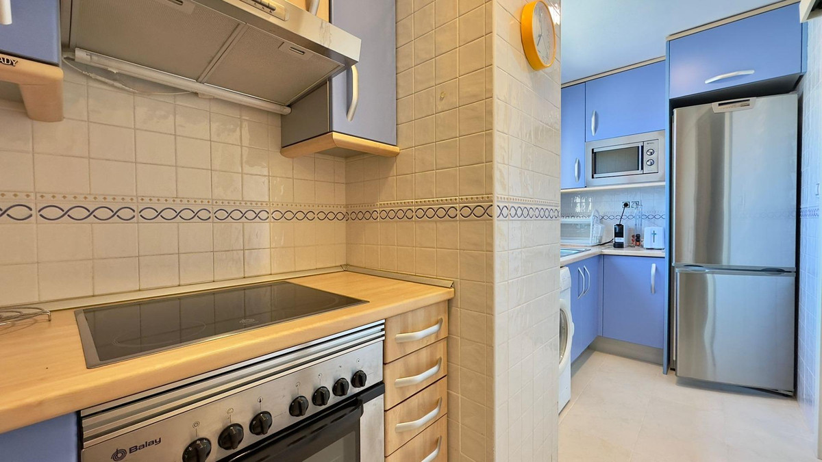 2-Bedroom Middle Floor Apartment in Benidorm | Sunny Cas... - Image 24