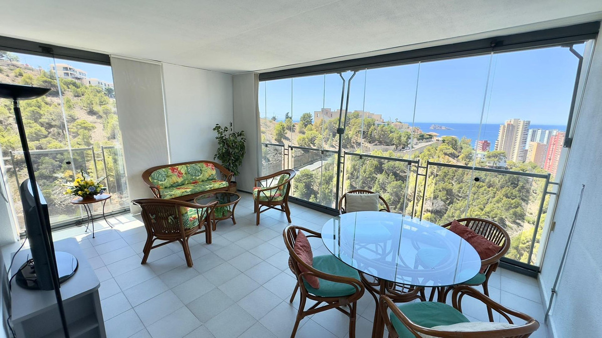 2-Bedroom Middle Floor Apartment in Benidorm | Sunny Cas... - Image 3