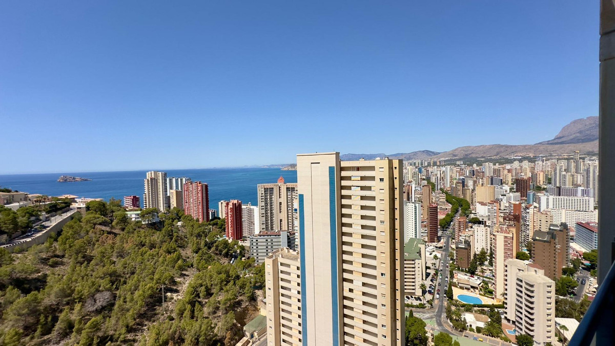 2-Bedroom Middle Floor Apartment in Benidorm | Sunny Cas... - Image 5